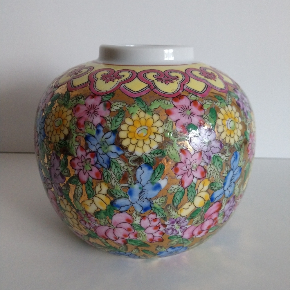 ‼️ SOLD ‼️ Ginger Jar/Vase Handpainted Flowers Hong Kong - Picture 1 of 13